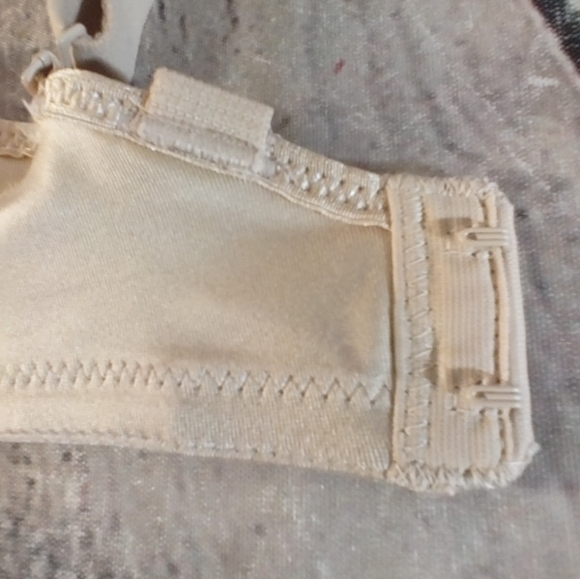 Wacoal Sensibility Convertible Underwire 36DD Cream Bra - Picture 13 of 16